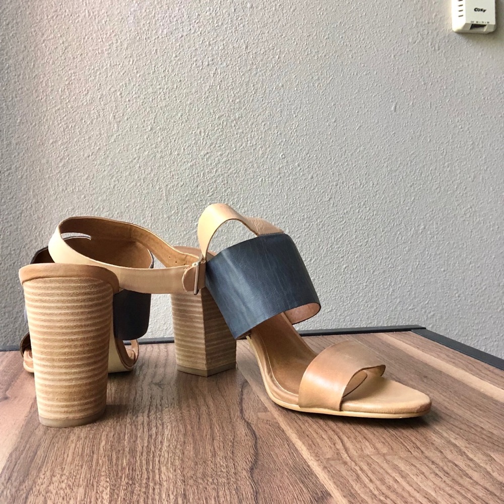 Beige/Blue heels